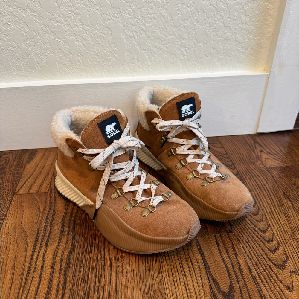 Sorel out n about conquest Tan Lace-Up Boots with Shearling Trim